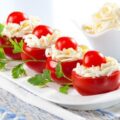 Помидоры с чесноком и сыром