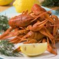 Раки вареные с укропом